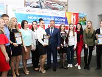 Председатель гордумы Станислав Мошаров наградил «Патриотов Челябинска»