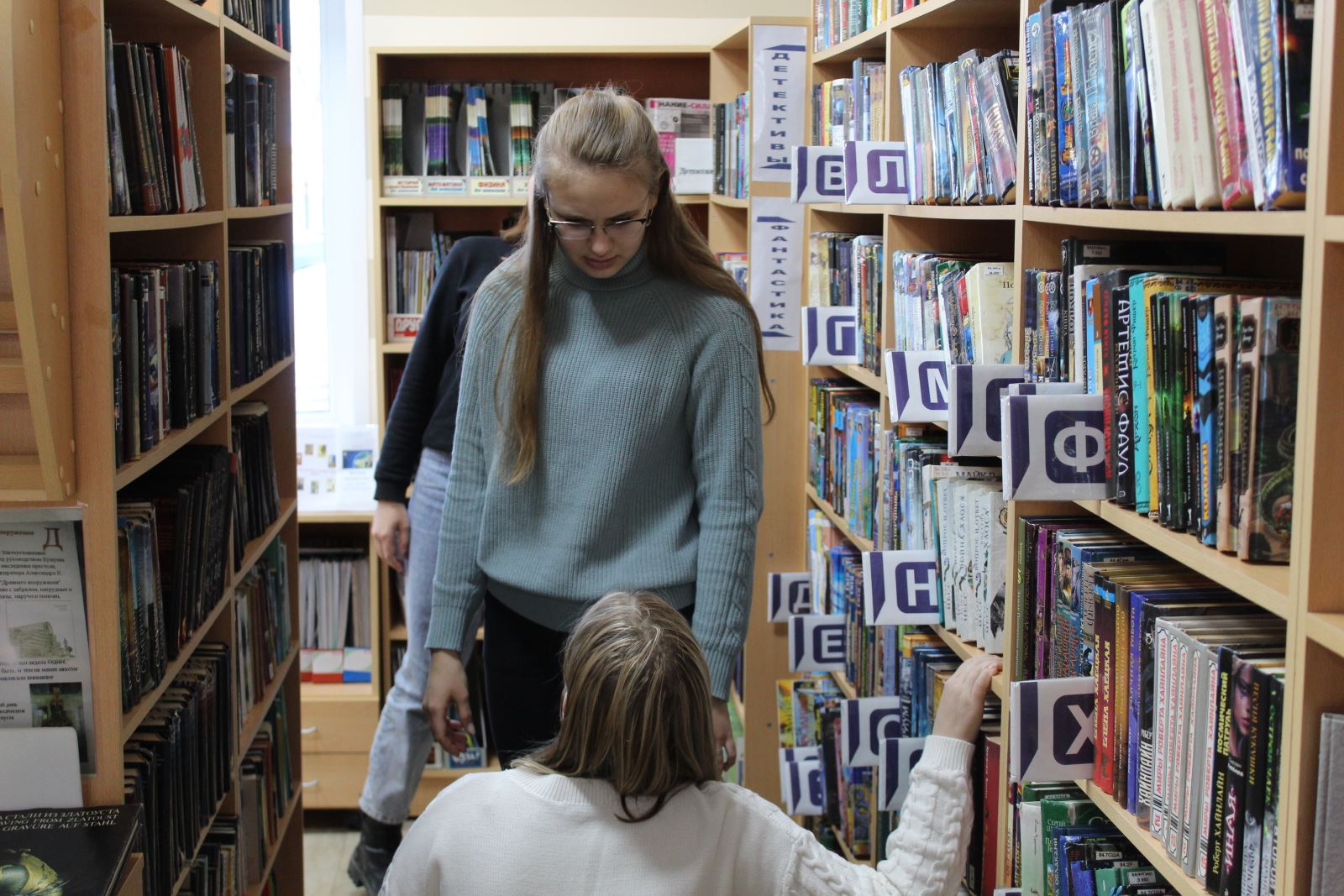 Книги челябинск. Креативный библиотекарь. Хранители памяти библиотеки в библиотеке. Библиотека на воде. Книжный отдел.